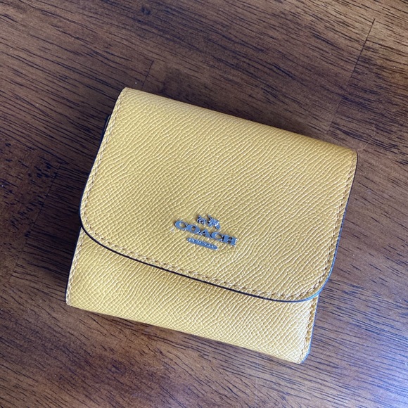 Coach Edie 28 with matching wallet. - Picture 5 of 6